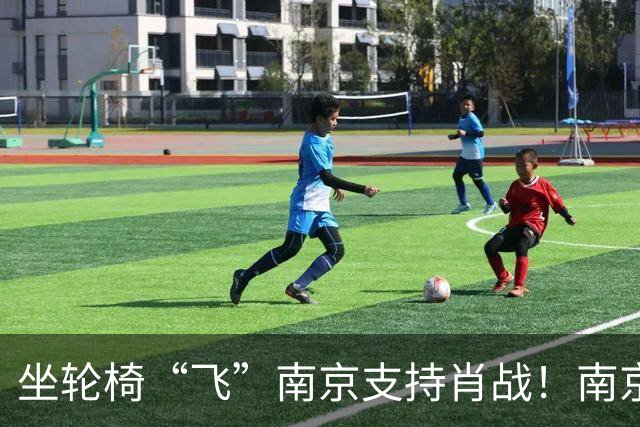 坐轮椅“飞”南京支持肖战！南京演唱会上座率达到100%，排面巨大